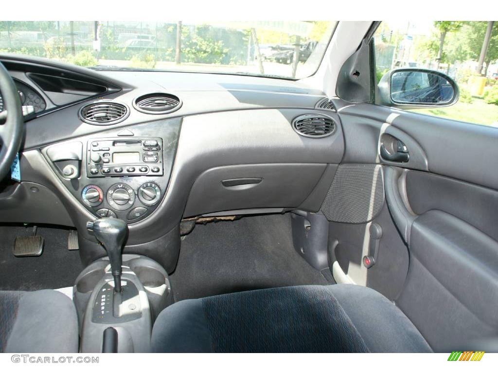 2001 Focus LX Sedan - Twilight Blue Metallic / Medium Graphite Grey photo #13