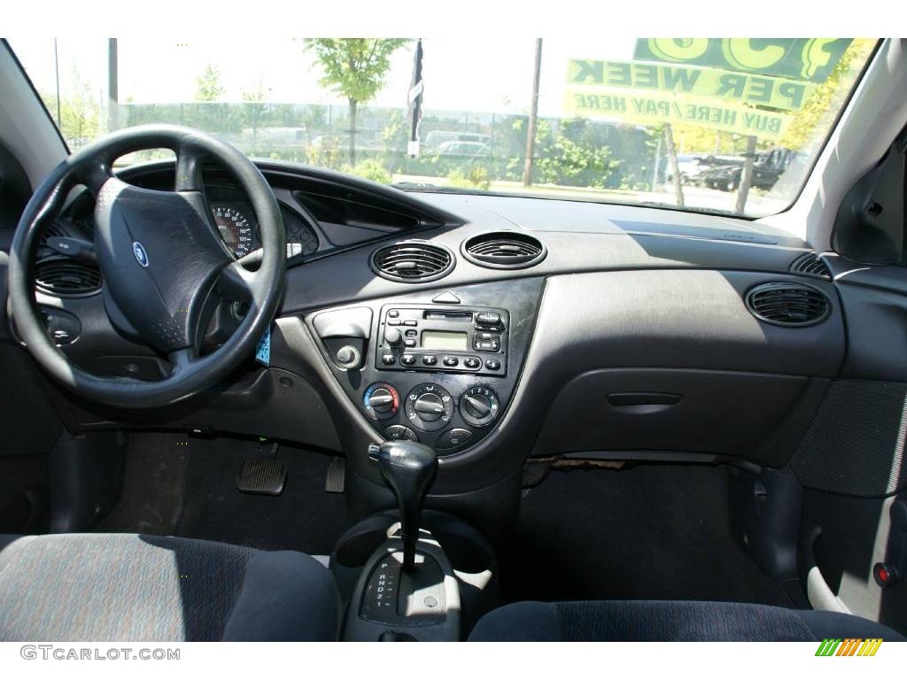 2001 Focus LX Sedan - Twilight Blue Metallic / Medium Graphite Grey photo #14