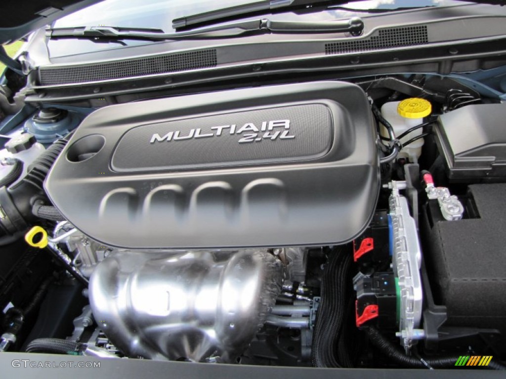 2015 Chrysler 200 S Engine Photos
