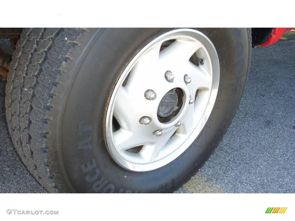 2004 F350 Super Duty XL Regular Cab 4x4 - Red / Medium Flint photo #3
