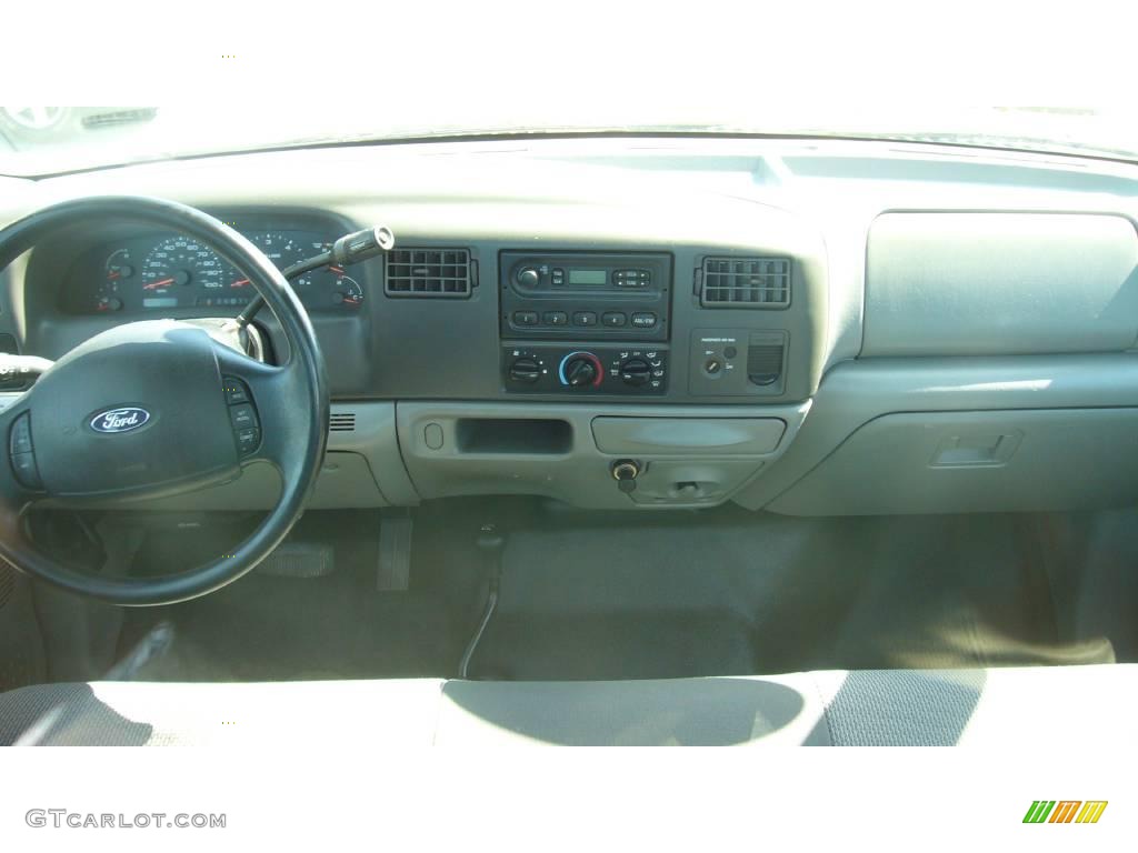 2004 F350 Super Duty XL Regular Cab 4x4 - Red / Medium Flint photo #9