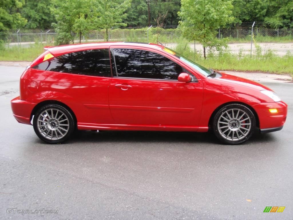 2004 Focus SVT Coupe - Infra-Red / Black photo #9