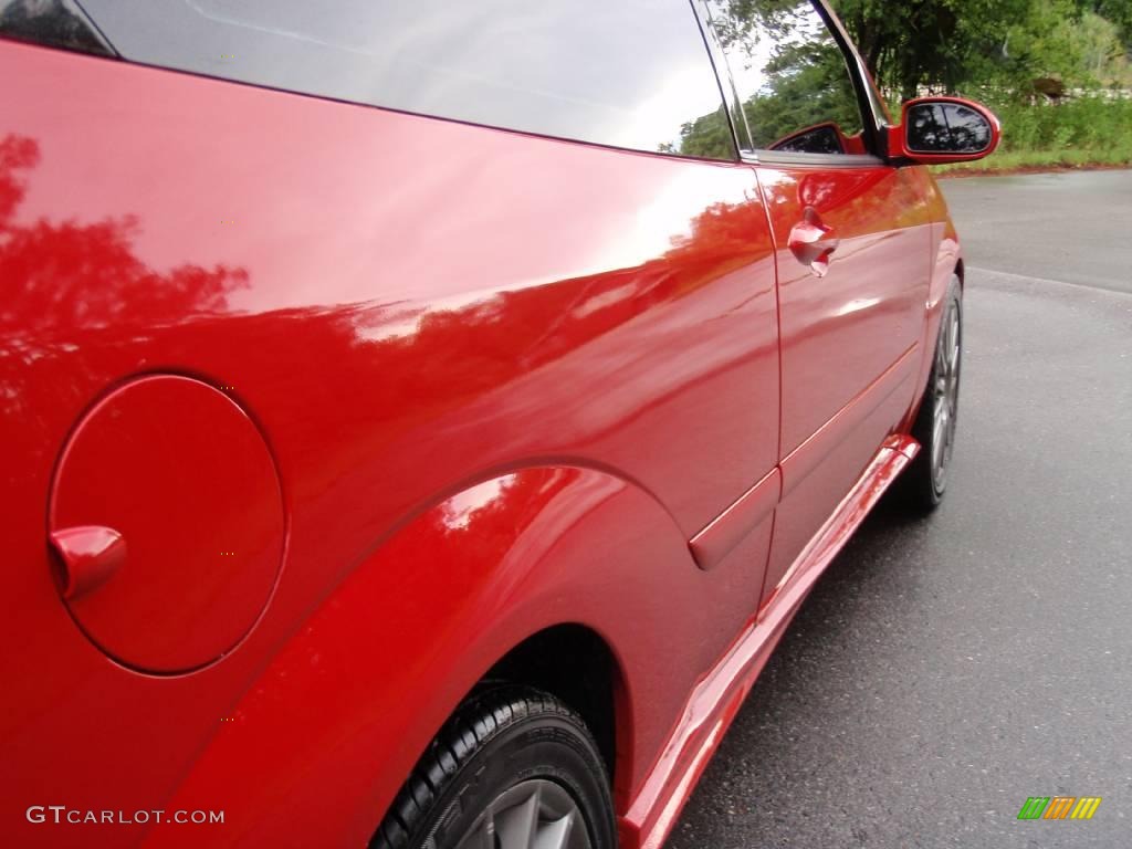 2004 Focus SVT Coupe - Infra-Red / Black photo #41