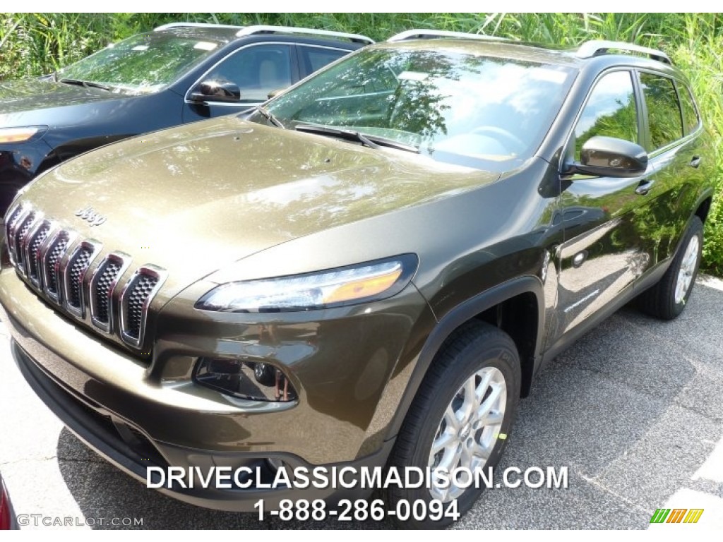 2015 Cherokee Latitude 4x4 - ECO Green Pearl / Black photo #1