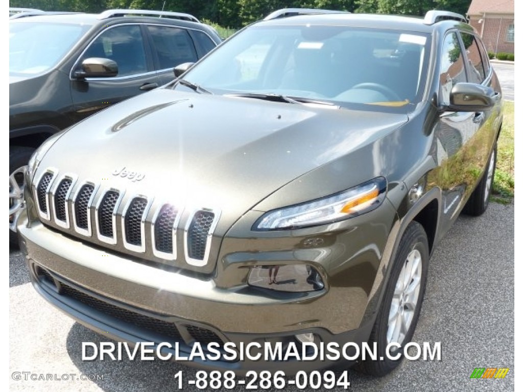 2015 Cherokee Latitude 4x4 - ECO Green Pearl / Black photo #1