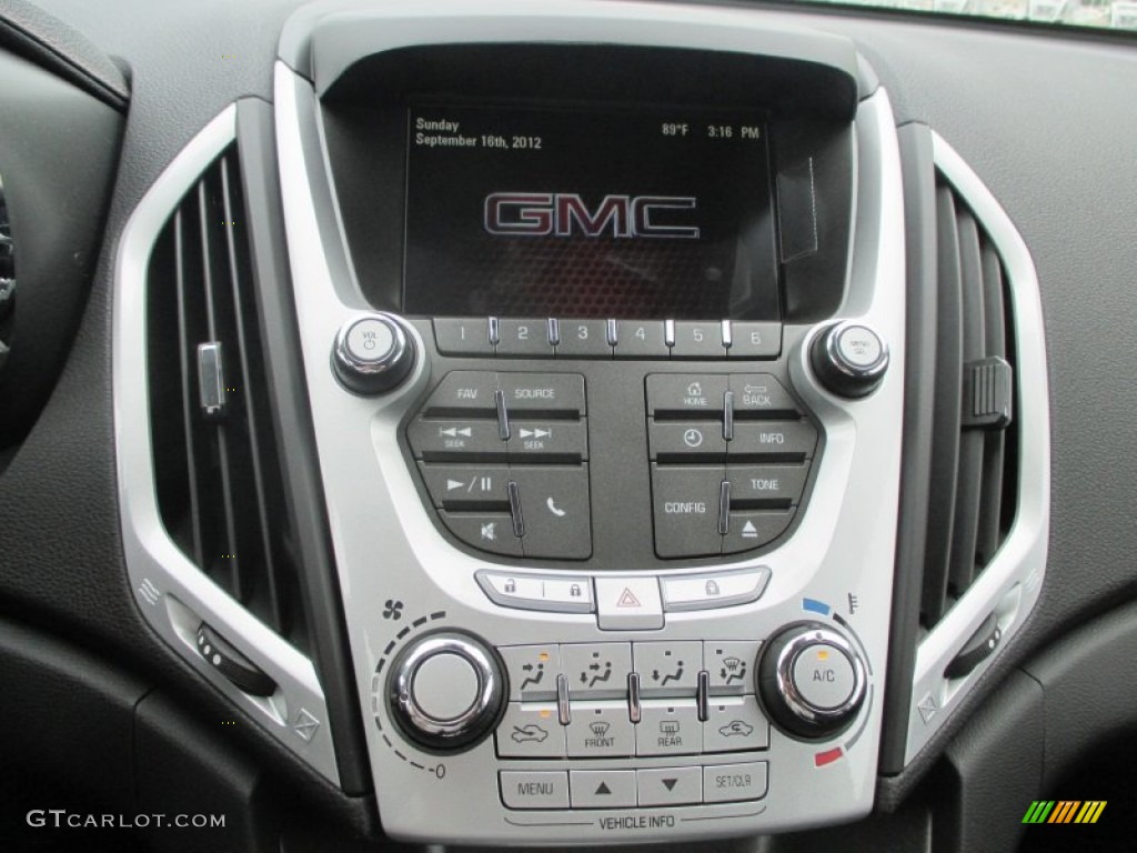 2015 GMC Terrain SLE Controls Photo #96535602