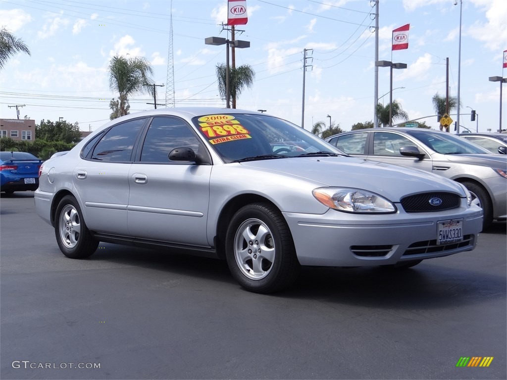 2006 Taurus SE - Silver Frost Metallic / Medium/Dark Flint Grey photo #1