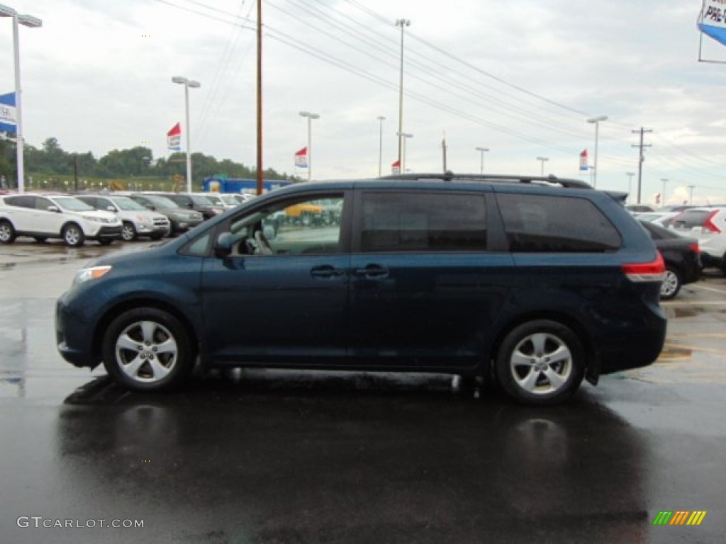 2011 Sienna LE - South Pacific Blue Pearl / Light Gray photo #4