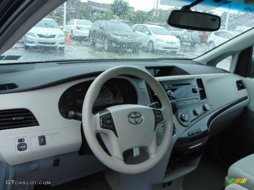 2011 Sienna LE - South Pacific Blue Pearl / Light Gray photo #8