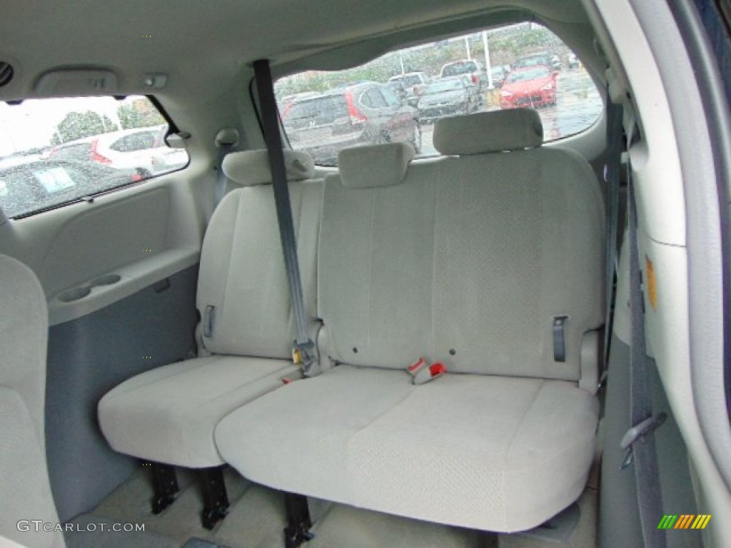 2011 Sienna LE - South Pacific Blue Pearl / Light Gray photo #16