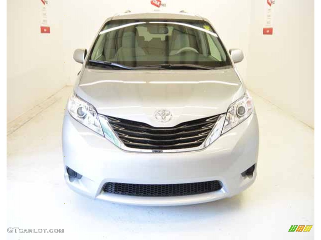 2014 Sienna LE - Silver Sky Metallic / Light Gray photo #2
