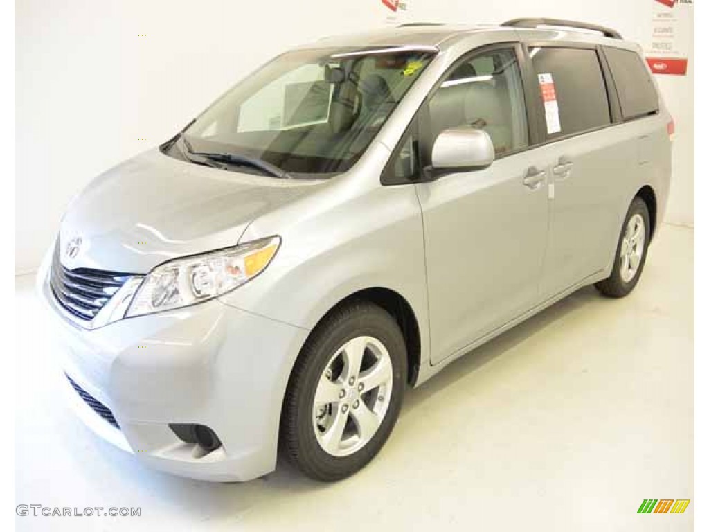 2014 Sienna LE - Silver Sky Metallic / Light Gray photo #3