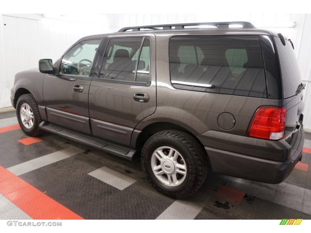 2005 Expedition XLT 4x4 - Dark Stone Metallic / Medium Parchment photo #19