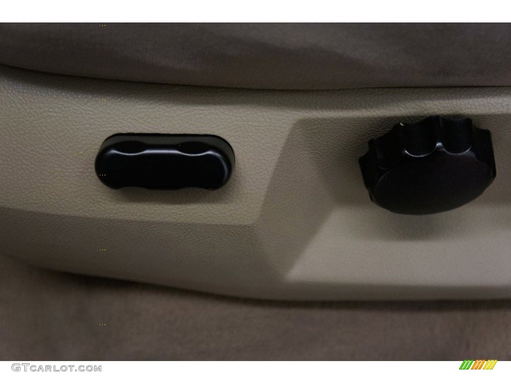 2005 Expedition XLT 4x4 - Dark Stone Metallic / Medium Parchment photo #27