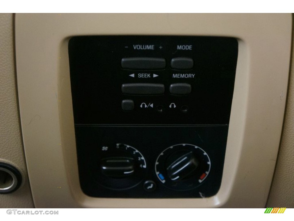 2005 Expedition XLT 4x4 - Dark Stone Metallic / Medium Parchment photo #30