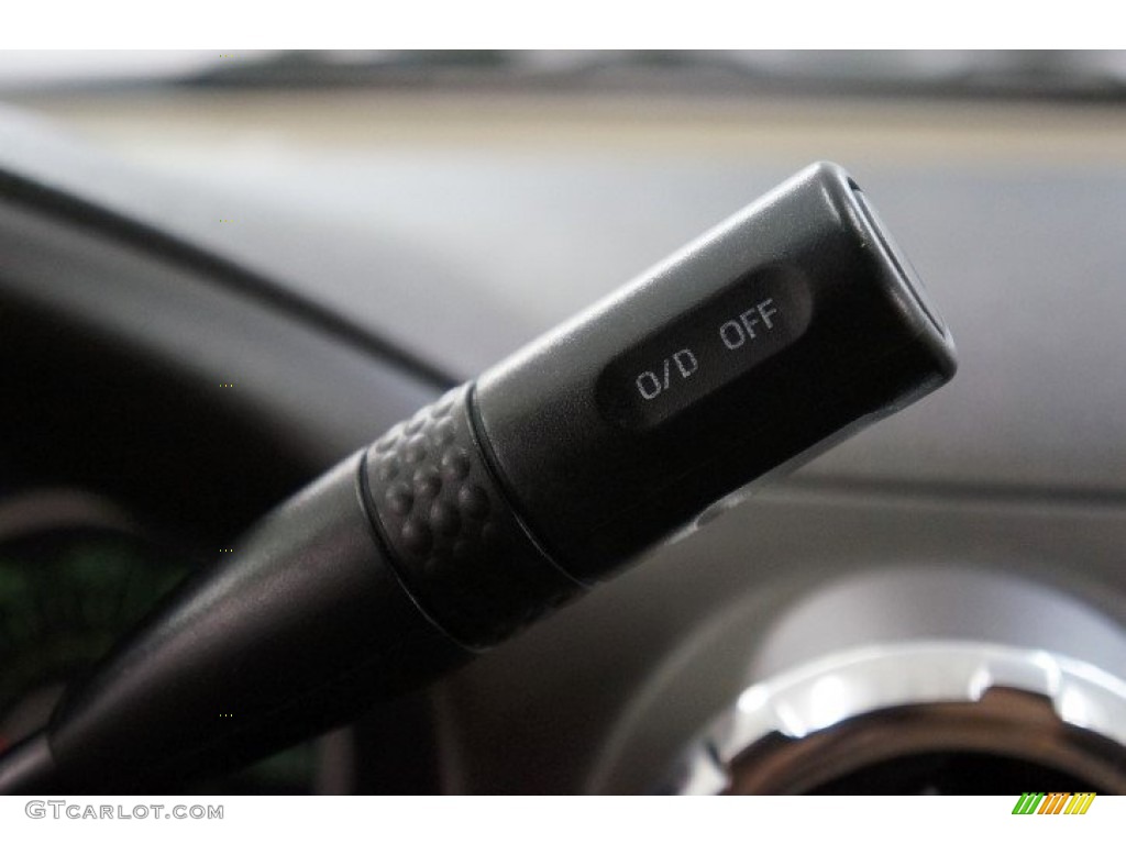 2005 Expedition XLT 4x4 - Dark Stone Metallic / Medium Parchment photo #36