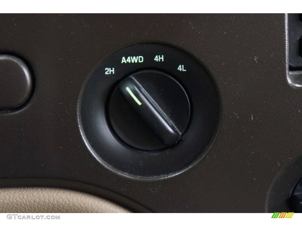 2005 Expedition XLT 4x4 - Dark Stone Metallic / Medium Parchment photo #37