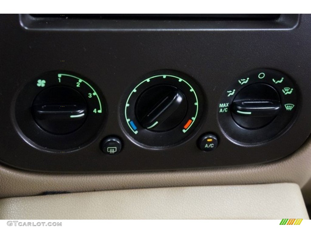 2005 Expedition XLT 4x4 - Dark Stone Metallic / Medium Parchment photo #39