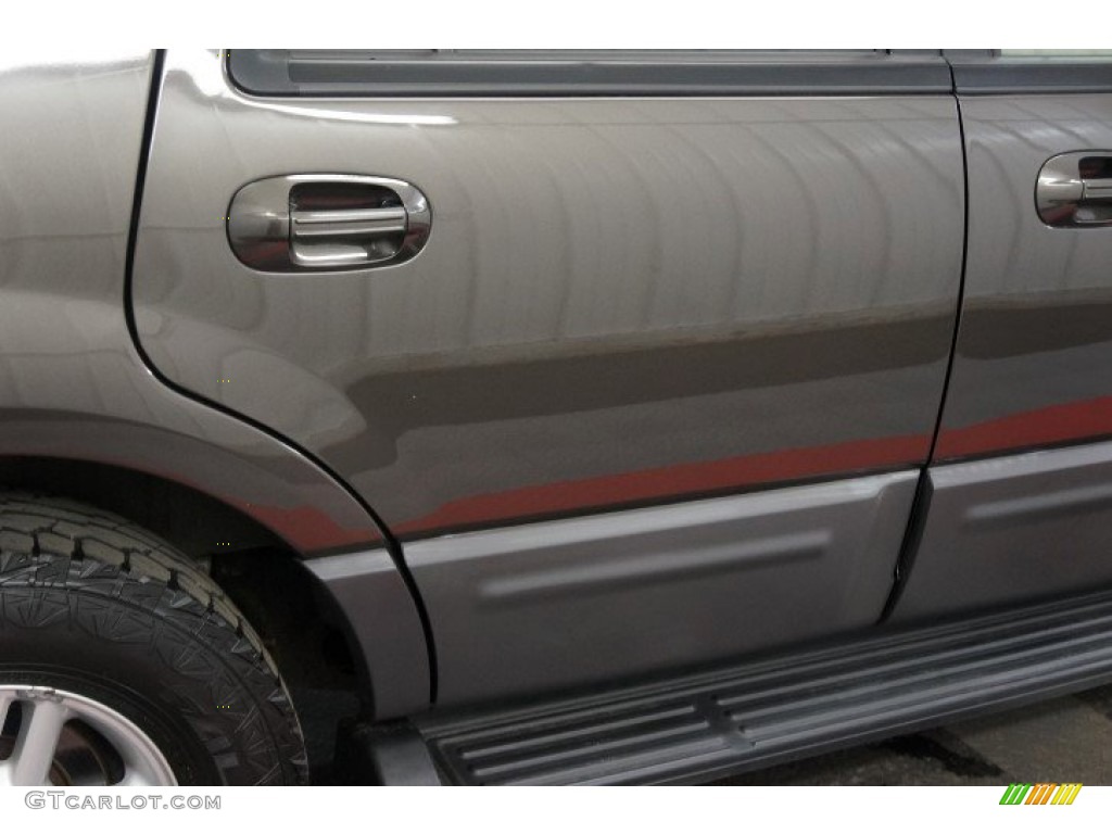 2005 Expedition XLT 4x4 - Dark Stone Metallic / Medium Parchment photo #53