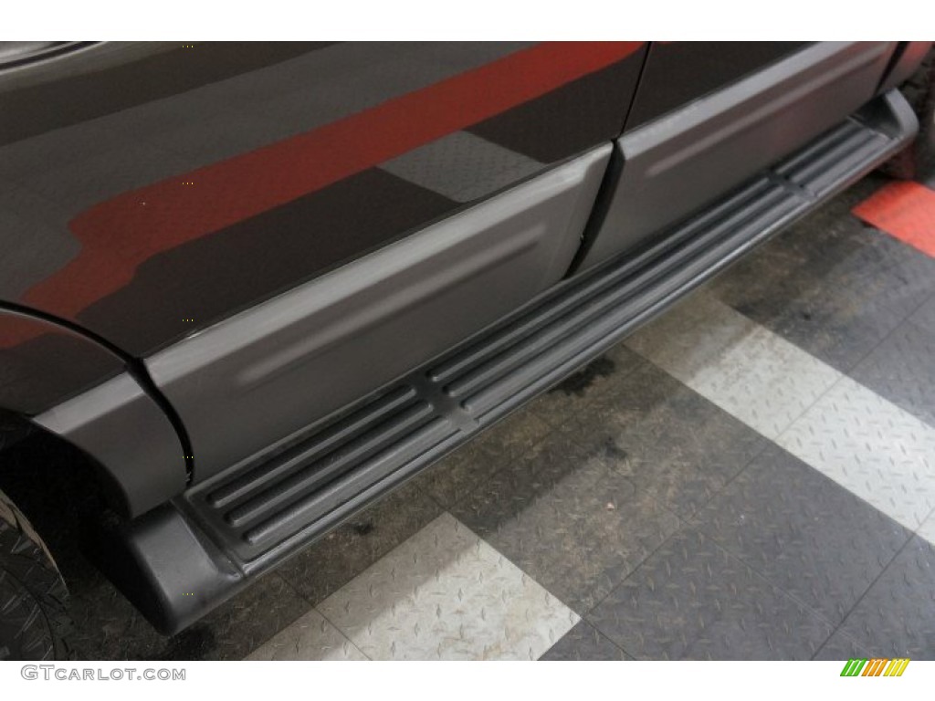 2005 Expedition XLT 4x4 - Dark Stone Metallic / Medium Parchment photo #54