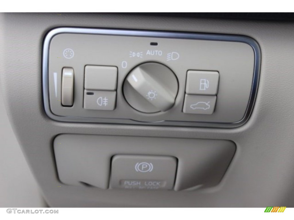 2015 Volvo XC60 T5 Drive-E Controls Photo #96583181