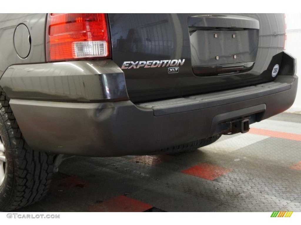 2005 Expedition XLT 4x4 - Dark Stone Metallic / Medium Parchment photo #58