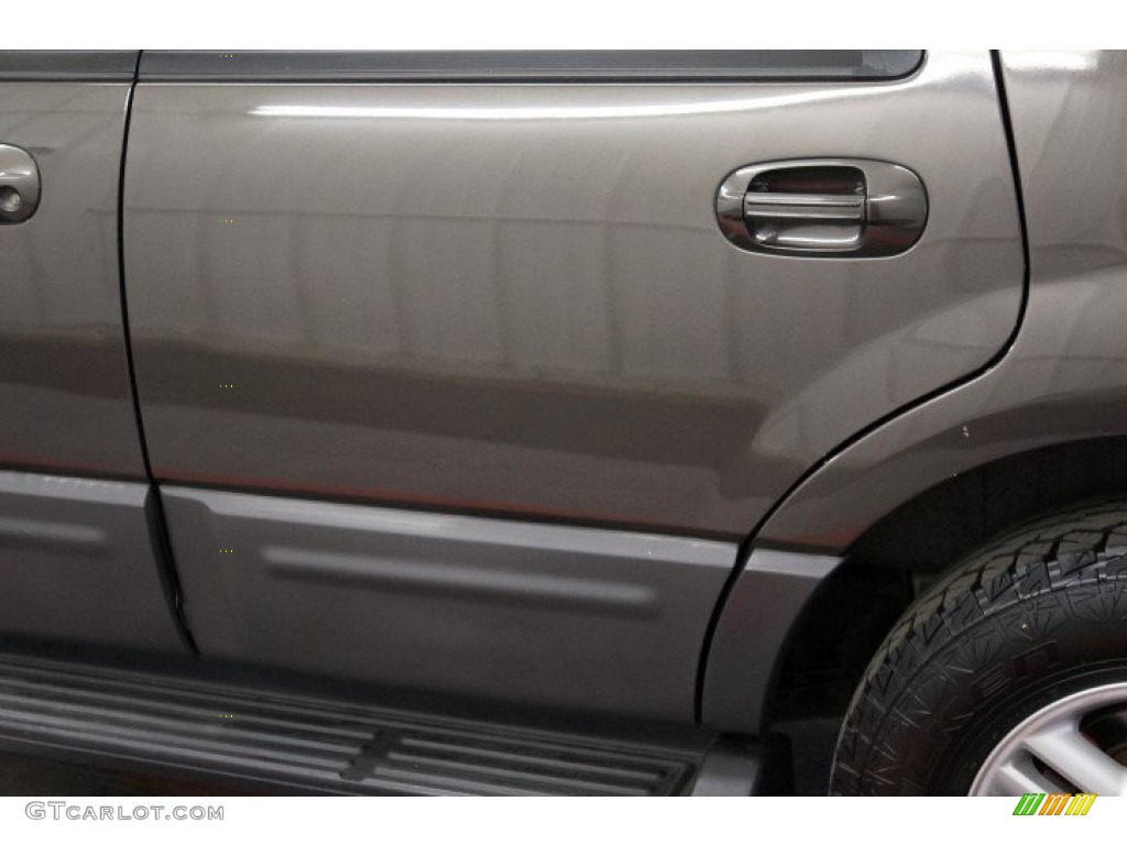 2005 Expedition XLT 4x4 - Dark Stone Metallic / Medium Parchment photo #63