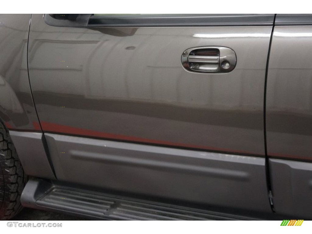 2005 Expedition XLT 4x4 - Dark Stone Metallic / Medium Parchment photo #64