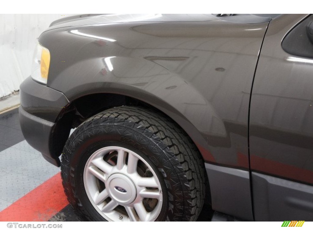 2005 Expedition XLT 4x4 - Dark Stone Metallic / Medium Parchment photo #68