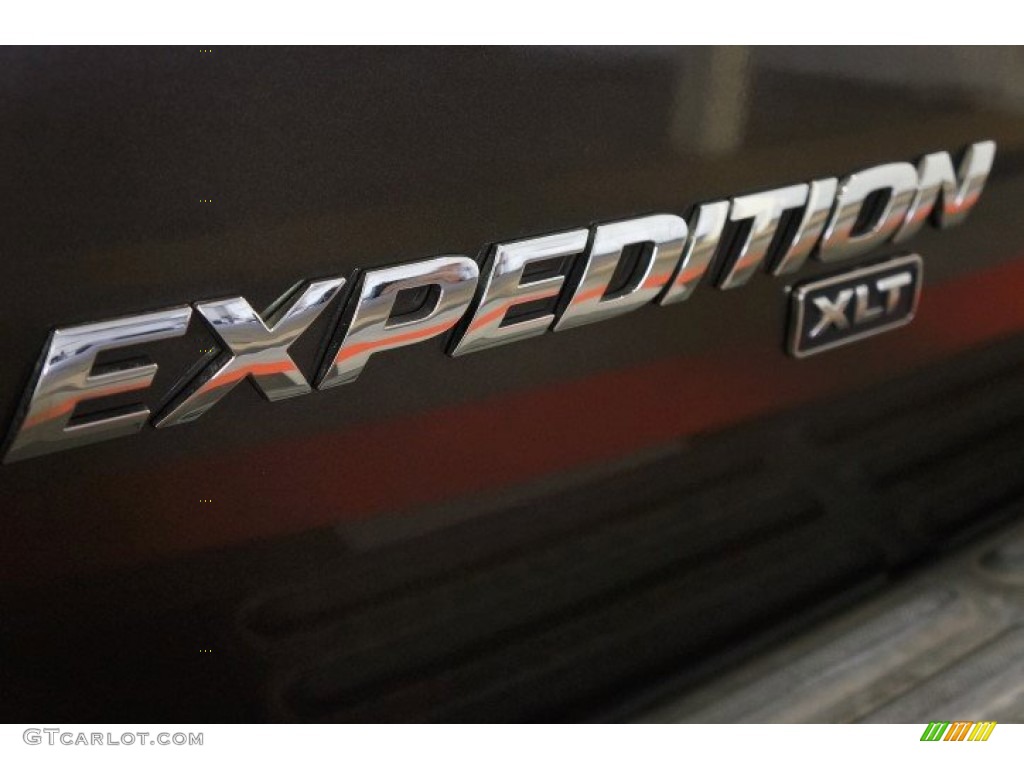 2005 Expedition XLT 4x4 - Dark Stone Metallic / Medium Parchment photo #72
