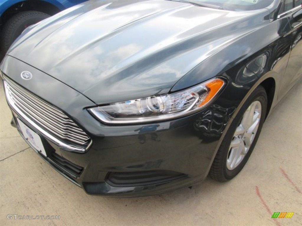 2015 Fusion SE - Guard Metallic / Charcoal Black photo #15