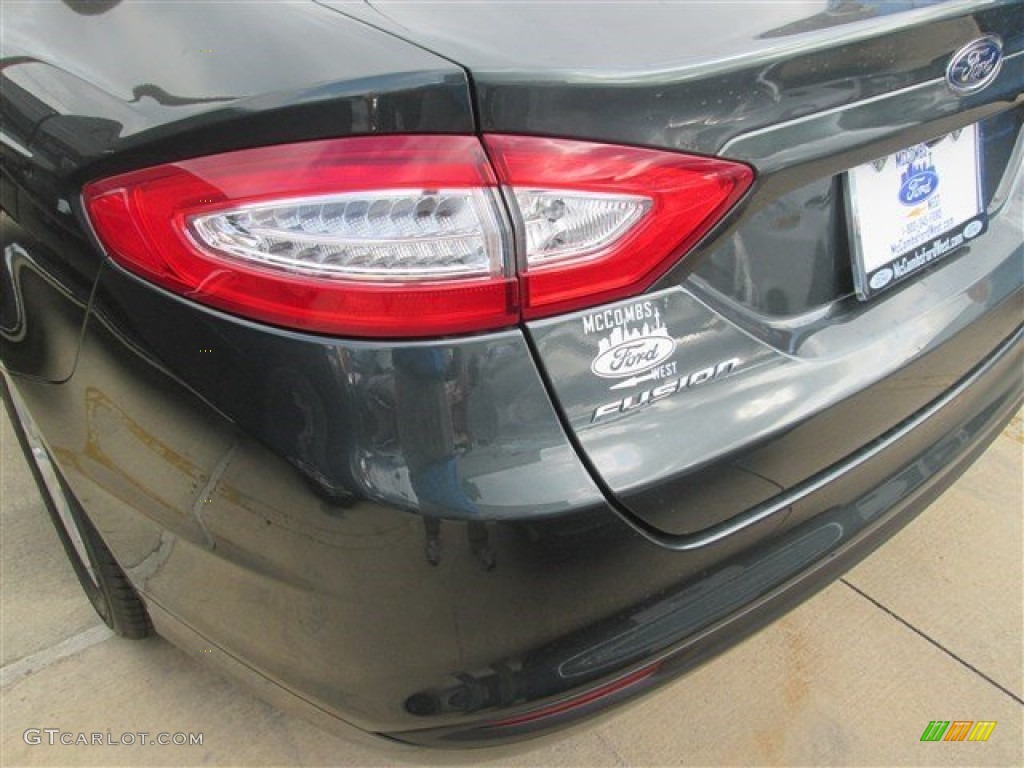 2015 Fusion SE - Guard Metallic / Charcoal Black photo #28