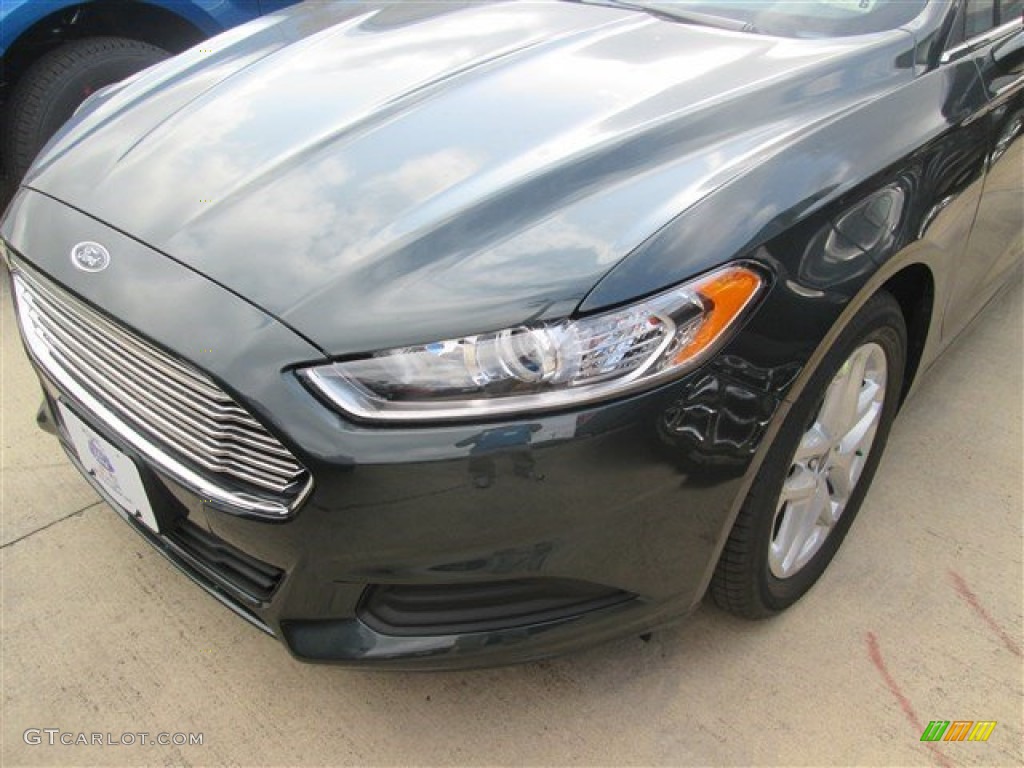 2015 Fusion SE - Guard Metallic / Charcoal Black photo #31