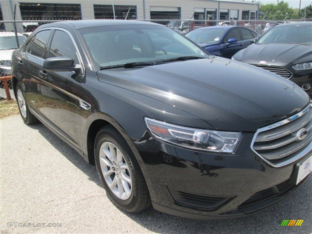 2015 Taurus SE - Tuxedo Black Metallic / Dune photo #1