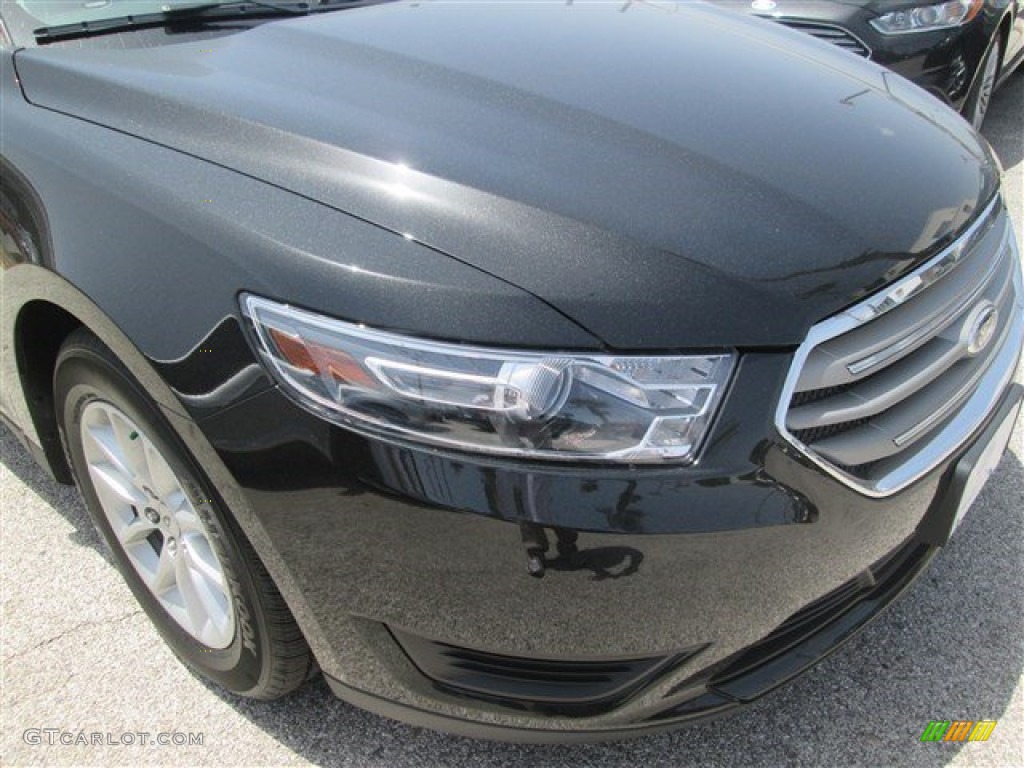 2015 Taurus SE - Tuxedo Black Metallic / Dune photo #2