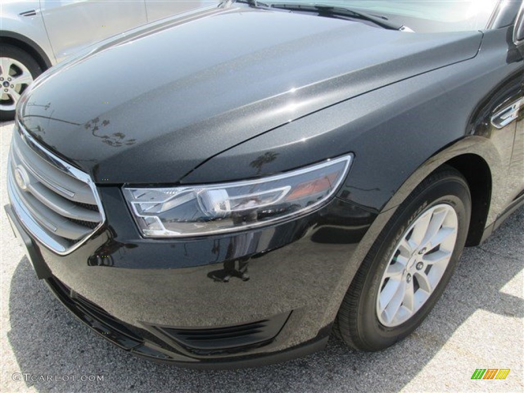 2015 Taurus SE - Tuxedo Black Metallic / Dune photo #4