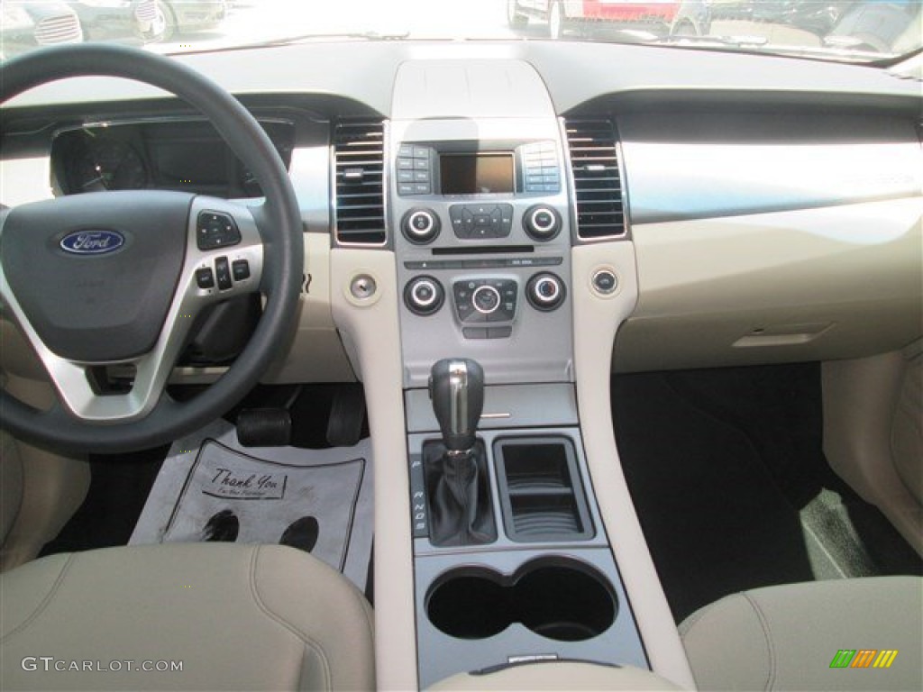 2015 Taurus SE - Tuxedo Black Metallic / Dune photo #8