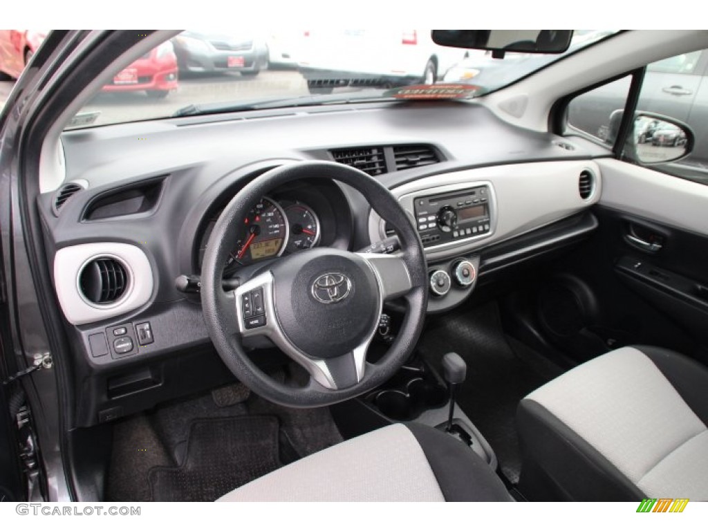 Ash Interior 2014 Toyota Yaris LE 5 Door Photo #96603920