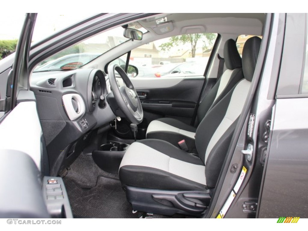 Ash Interior 2014 Toyota Yaris LE 5 Door Photo #96603944