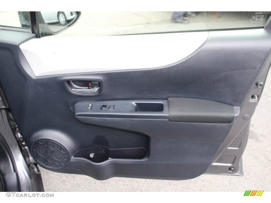 2014 Toyota Yaris LE 5 Door Door Panel Photos