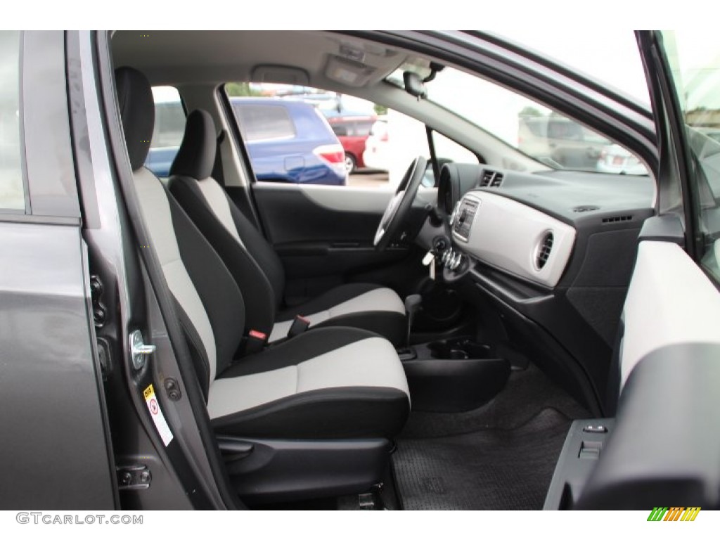 Ash Interior 2014 Toyota Yaris LE 5 Door Photo #96604232