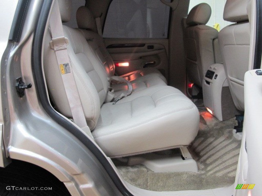 2002 Escalade AWD - Silver Sand / Shale photo #23