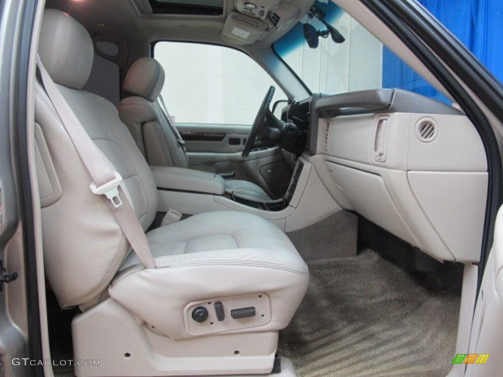 2002 Escalade AWD - Silver Sand / Shale photo #25
