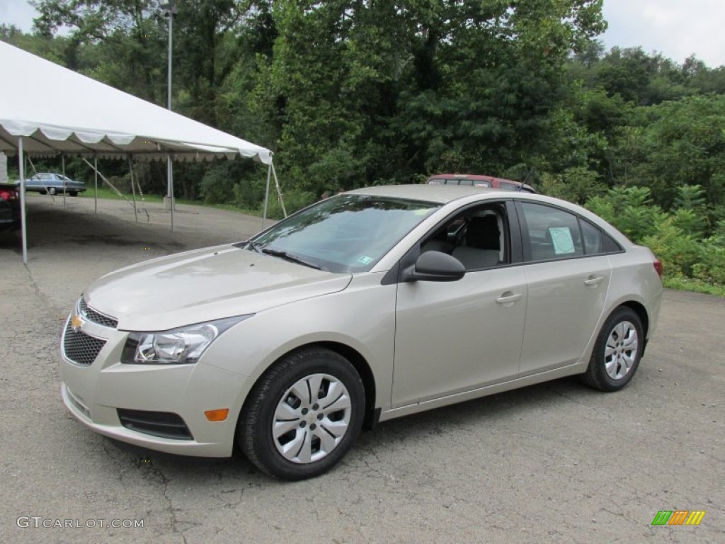 2014 Cruze LS - Champagne Silver Metallic / Jet Black/Medium Titanium photo #1