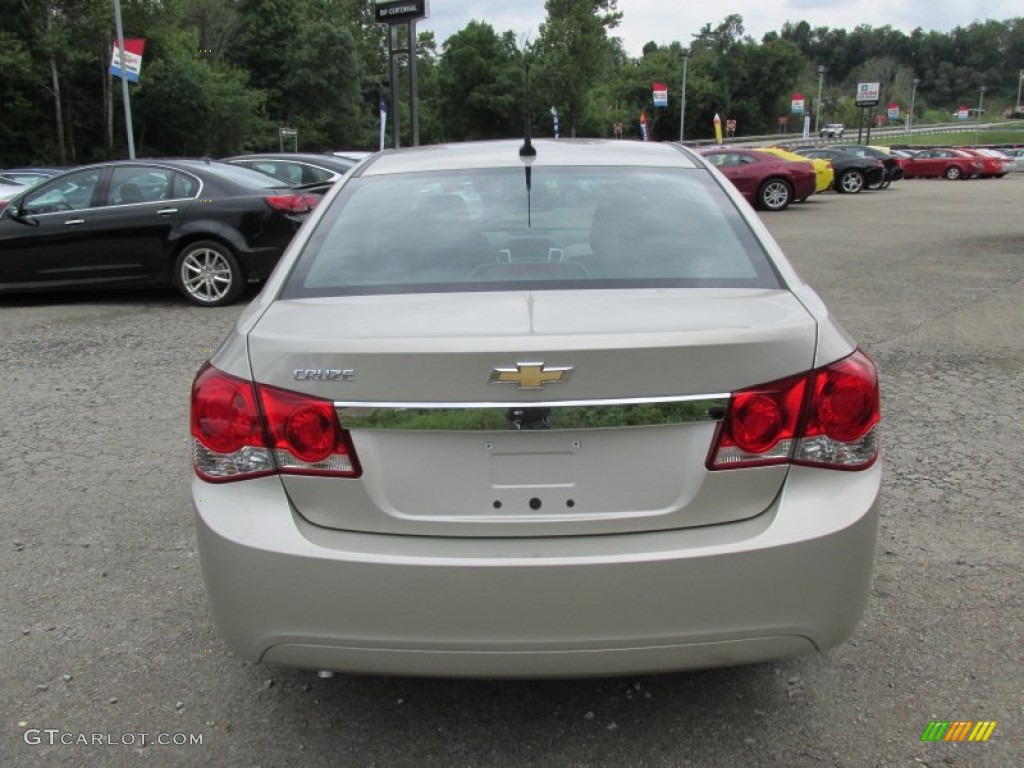 2014 Cruze LS - Champagne Silver Metallic / Jet Black/Medium Titanium photo #5