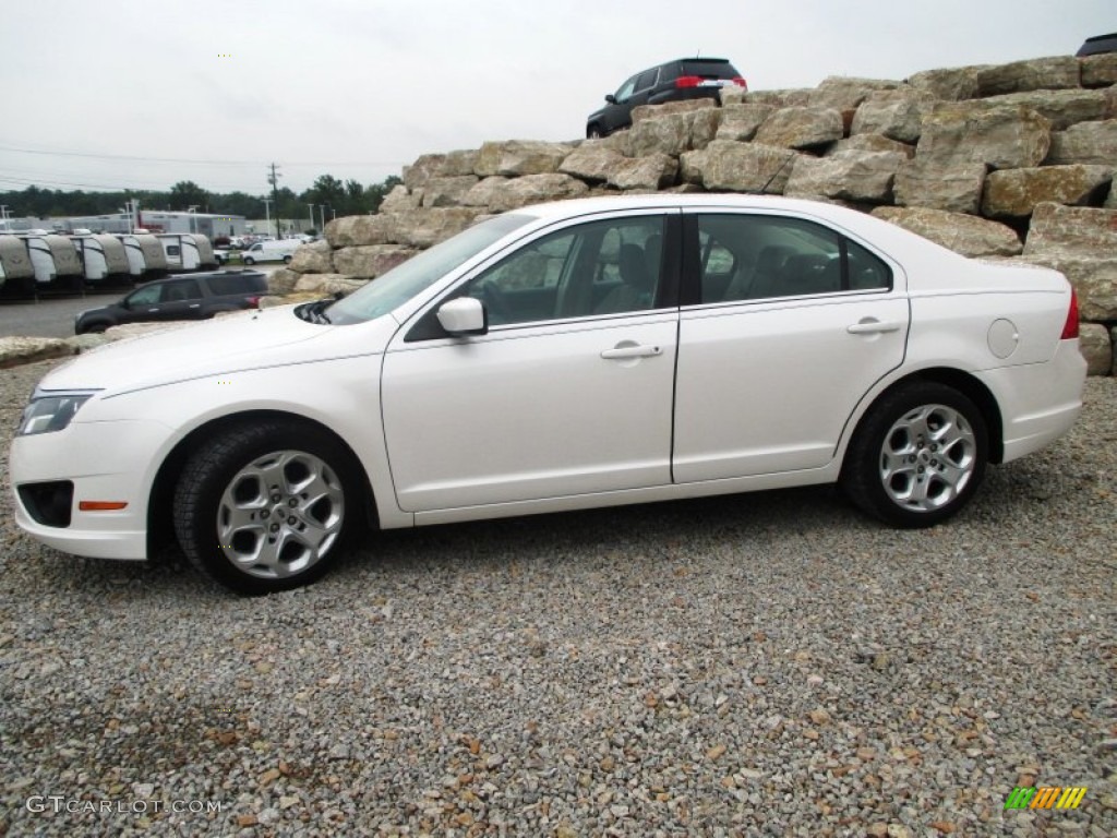 2010 Fusion SE - White Platinum Tri-coat Metallic / Camel photo #3