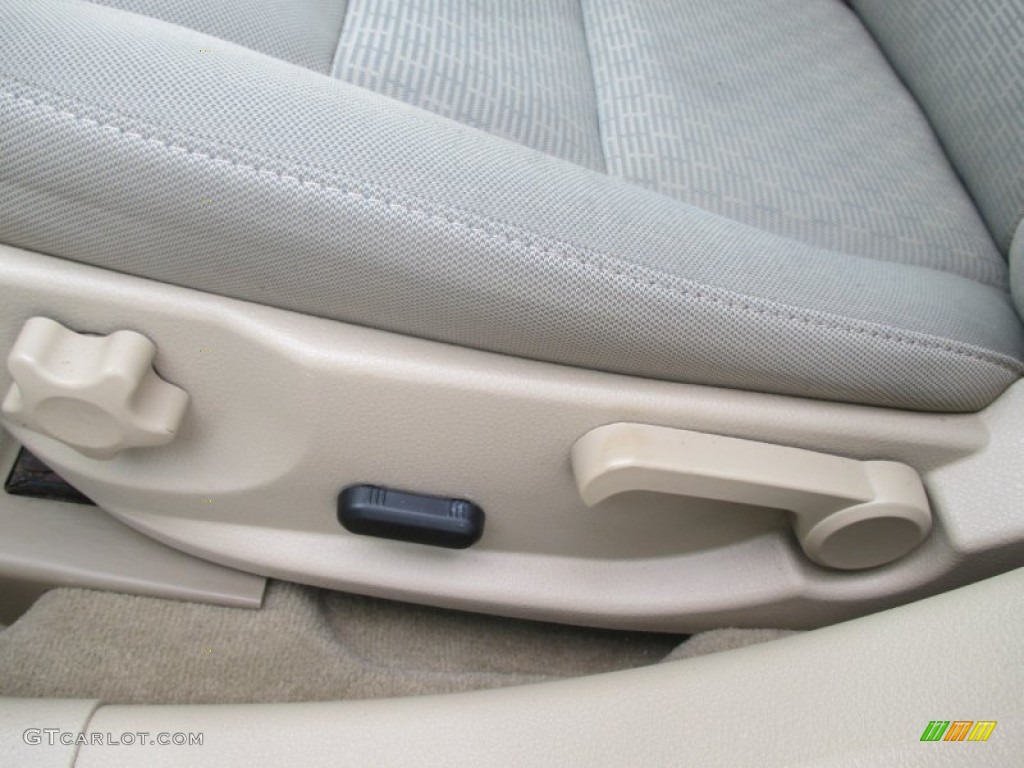2010 Fusion SE - White Platinum Tri-coat Metallic / Camel photo #6