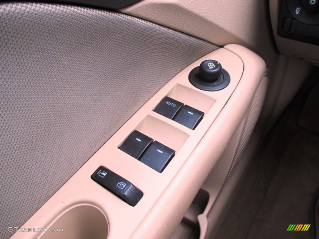 2010 Fusion SE - White Platinum Tri-coat Metallic / Camel photo #16