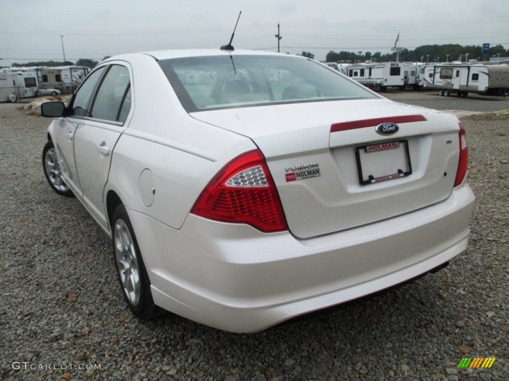 2010 Fusion SE - White Platinum Tri-coat Metallic / Camel photo #21
