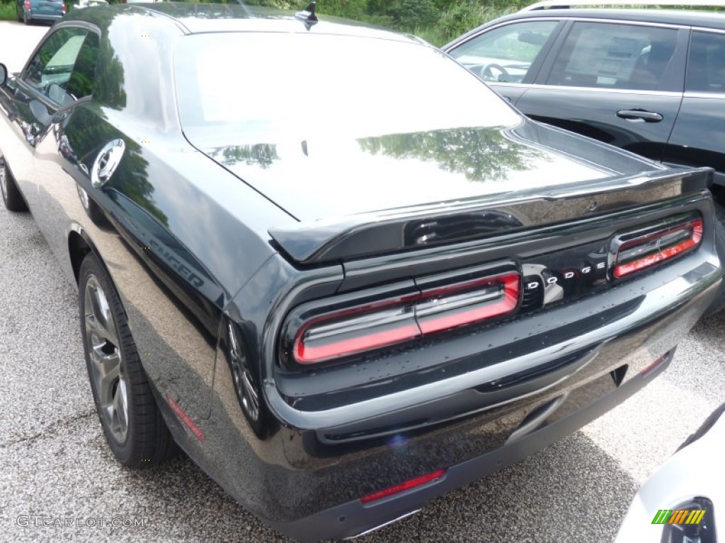 2015 Challenger SXT Plus - Phantom Black Tri-Coat Pearl / Black photo #2